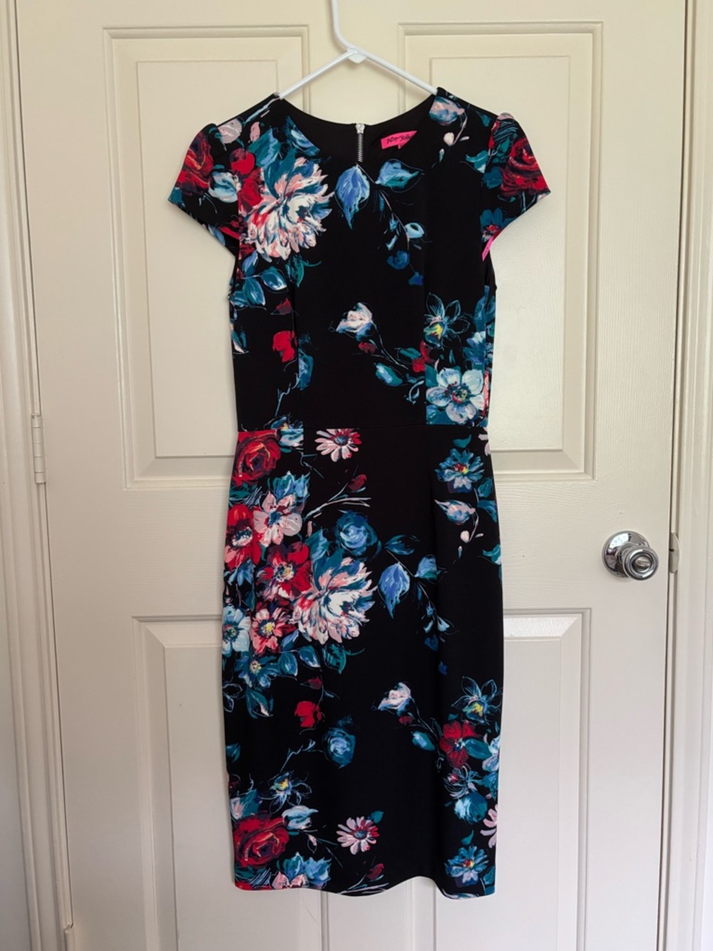 Betsey Johnson Sz. 6 Floral Print Scuba Sheath Dress - Black/Multi